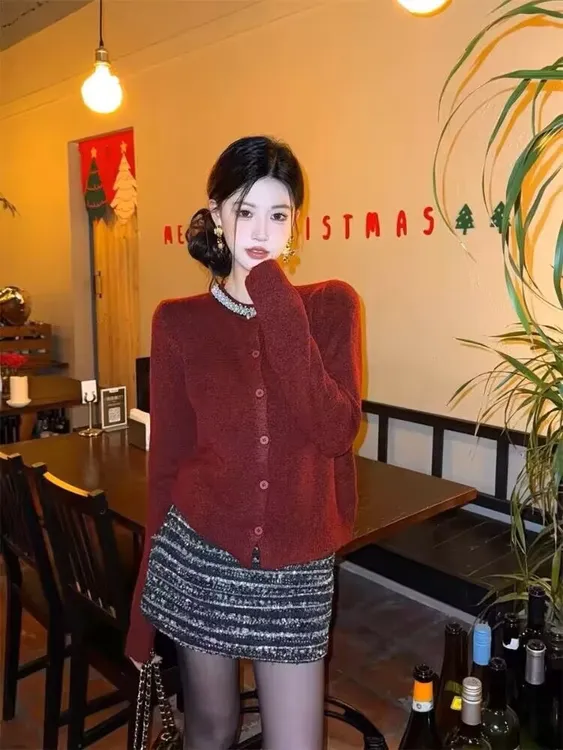 新年红色镶钻小香风毛衣外套女秋冬高级针织衫外套气质半身裙套装