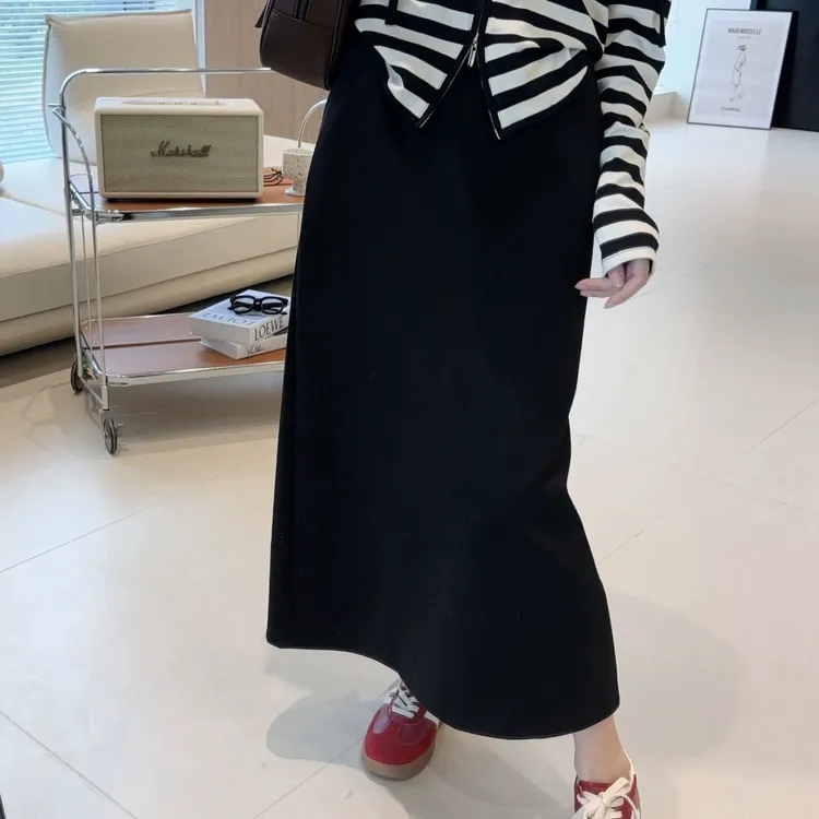 黑色垂顺半身裙女秋季新款时尚大码胖mm抗皱遮胯显瘦后开叉中长裙