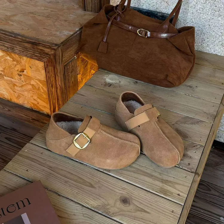 小发喵「绒面搭扣复古奢感勃肯鞋｜摩登腔调型走风尚步」