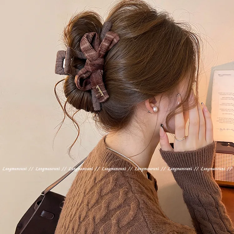 格纹蝴蝶结抓夹女高级感大号后脑勺鲨鱼夹2025新款发量多盘发夹子