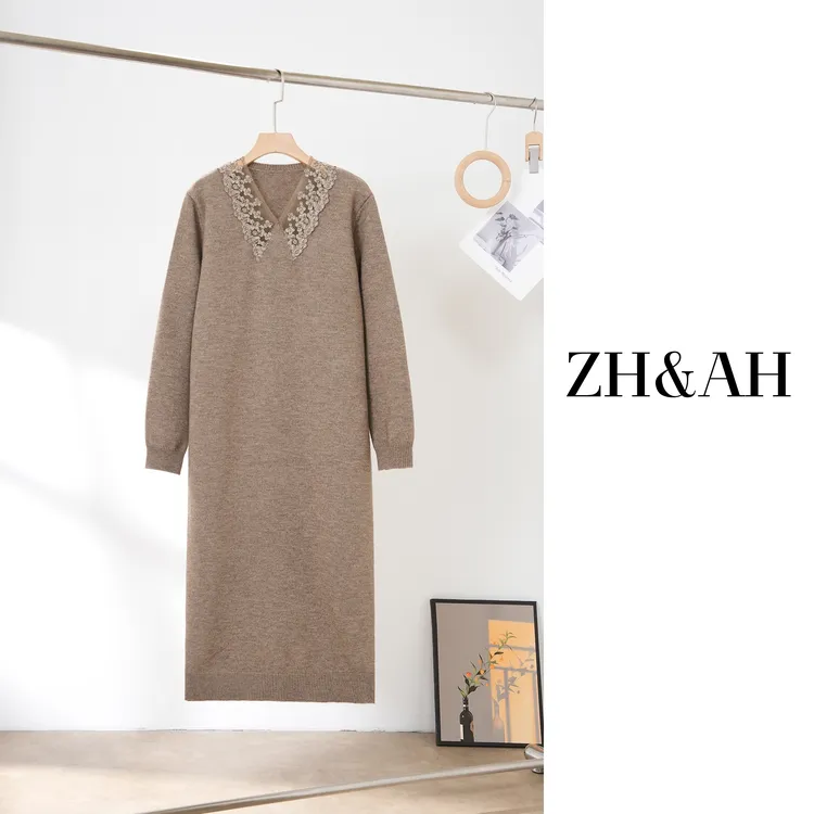 ZH&AH【月下花语】冬季新款时尚气质百搭设计感孕期蕾丝拼接毛衣裙