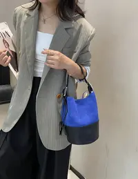 【俞希专属】复古磨砂皮接撞色水桶包女新款时尚手提包百搭单肩5789