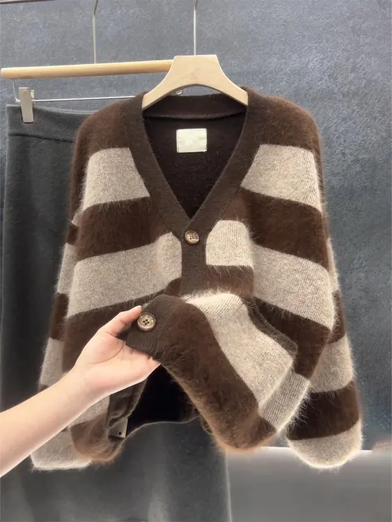 复古条纹V领针织开衫女秋冬新款慵懒风软糯毛衣外套宽松显瘦上衣