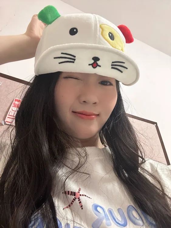 伊的可爱大耳朵图图小怪翻檐鸭舌帽子女秋冬款搞怪拍照显脸小棒球