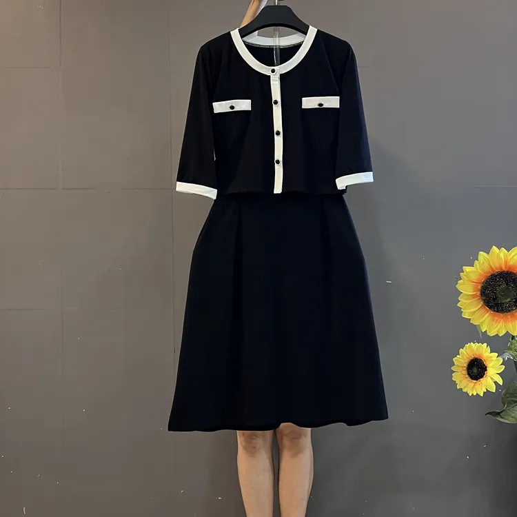 早秋新款时尚轻奢小香风气质显瘦两件套中袖开衫请搭配砍袖小黑裙
