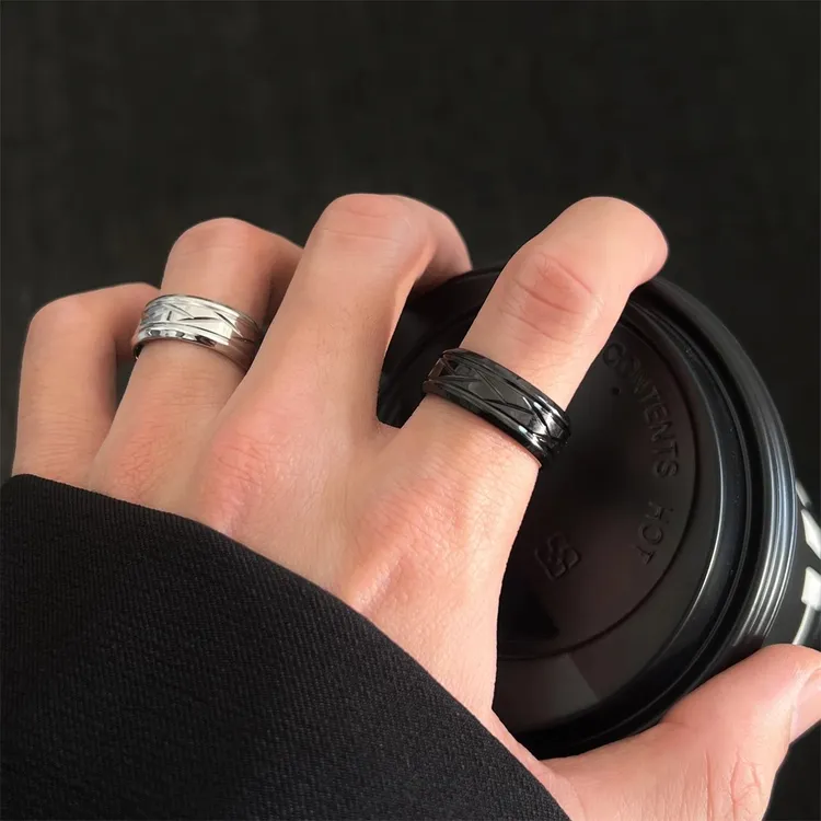 钛钢戒指 不掉色潮牌设计小众高级感钛钢单身食指戒指男简约男士