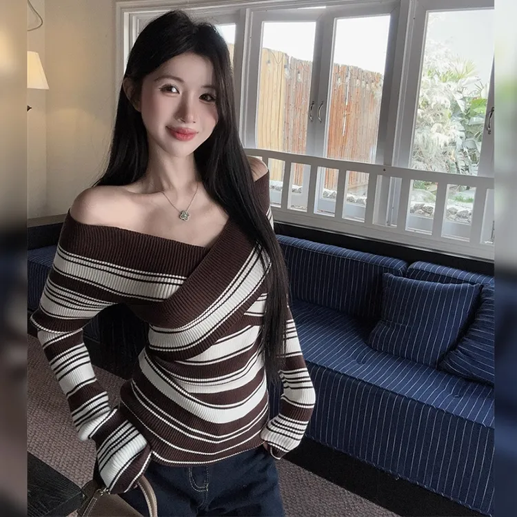 胖mm大码女装条纹交叉v领针织衫女秋冬季修身露肩内搭打底衫上衣