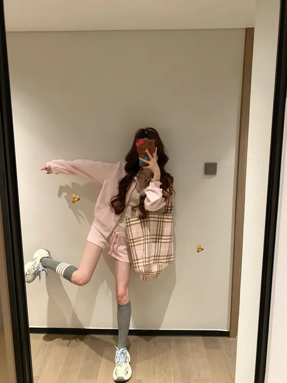 女生韩系ins衣服甜美可爱粉色长袖外套上衣女士2025秋冬气质短裙