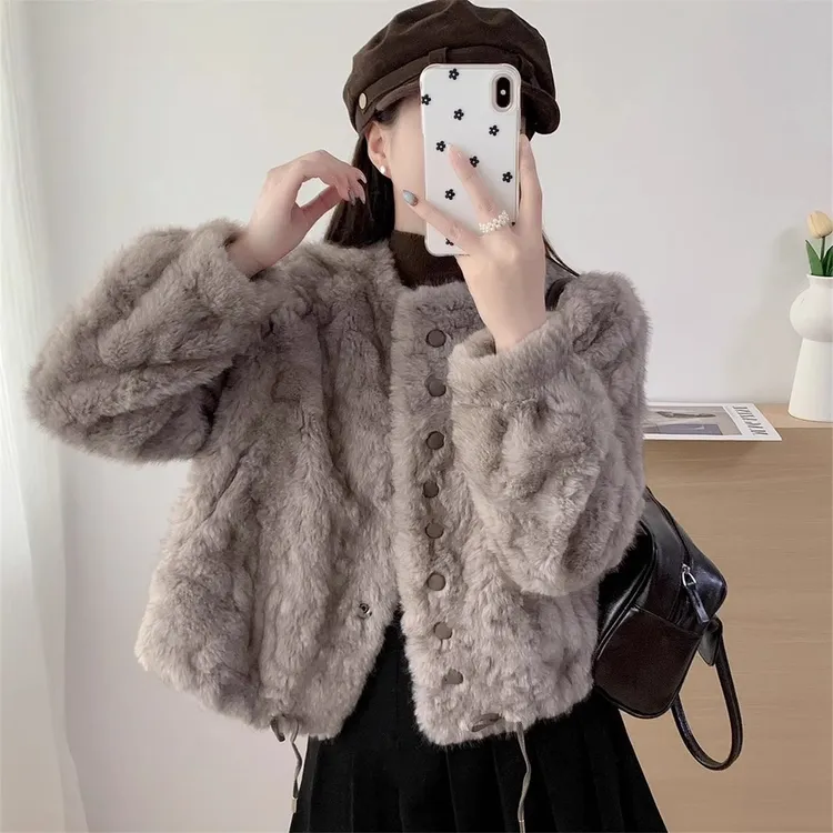 拉夏贝尔小香风显瘦短款外套女2025冬季新款时尚气质加厚毛绒上衣