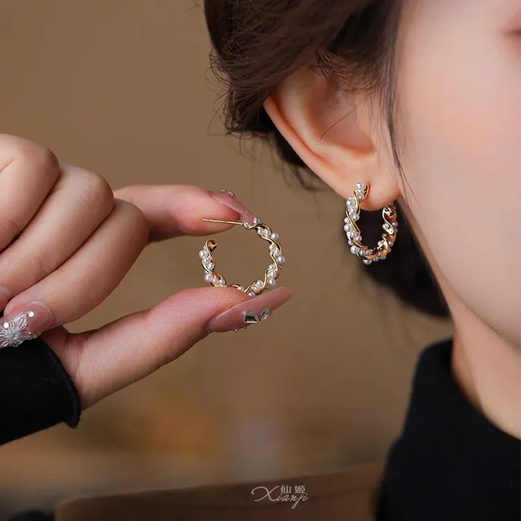 铜合金耳饰 温柔精致编织珍珠耳圈女2025新款洋气高级感耳环耳饰