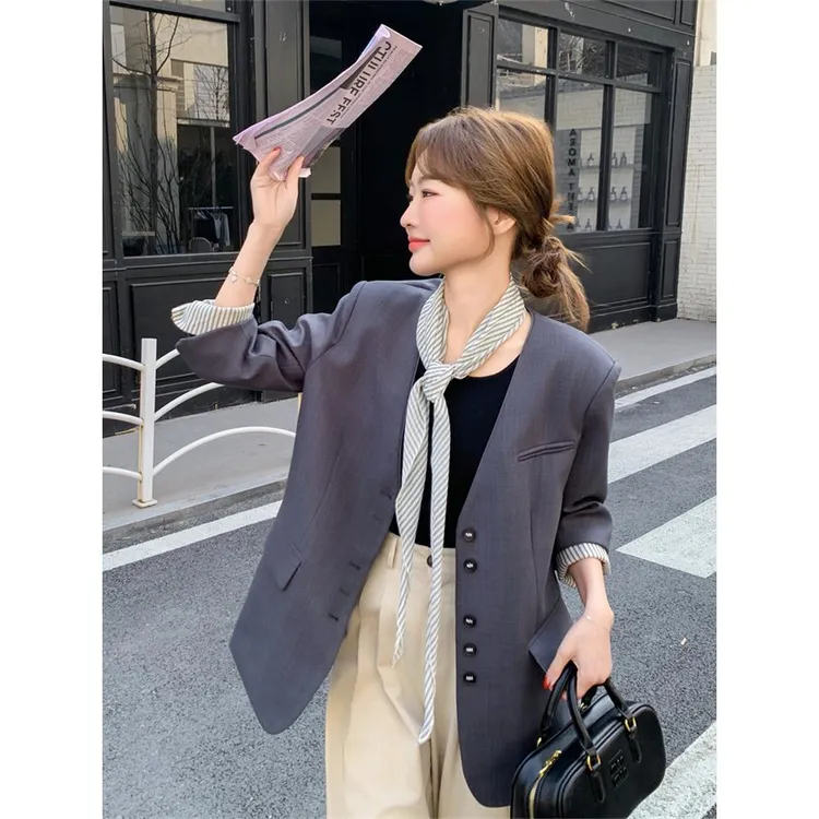 条纹丝巾灰色西装外套女春秋2025新款小香风百搭超火小西服高级感