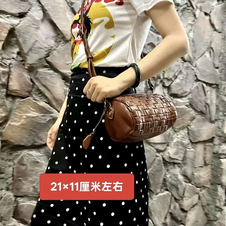 制道手工女士单肩斜挎包复古时尚休闲百搭高定编织圆筒包小鱼牛皮