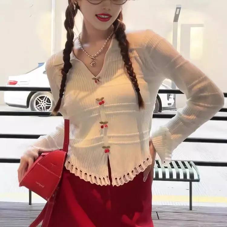 甜美小众短款上衣修身气质早秋女气质设计感立体小樱桃流苏边开衫