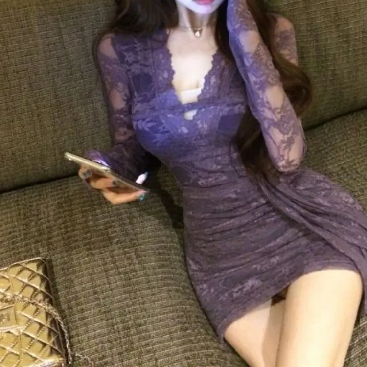 紫色气质蕾丝修身显瘦高腰长袖短款包臀连衣裙