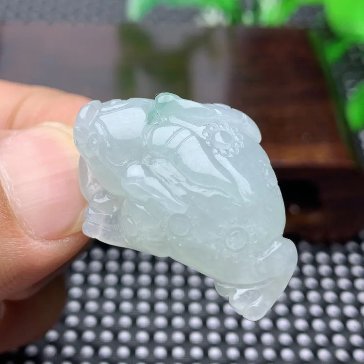 天然缅甸A货翡翠冰润起胶白透飘花三足五毒三脚金蟾吊坠挂件挂坠