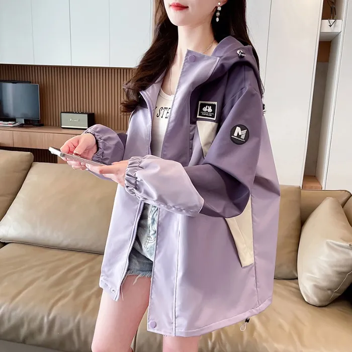 女大童冲锋衣春秋装2025新款12岁洋气初中生少女休闲连帽风衣外套