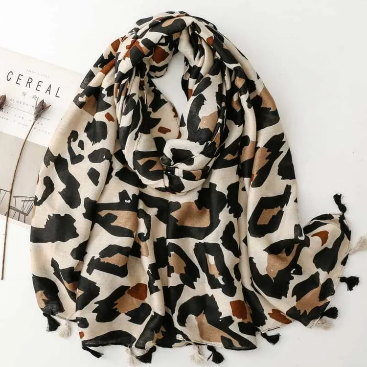 跨境秋冬围巾男女加厚柔软棉麻手感丝巾性感大豹纹流苏旅行披肩女
