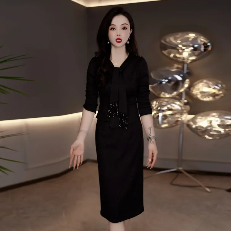 黑色假两件连衣裙女2025年秋季新款中年妈妈装显瘦减龄气质长裙子
