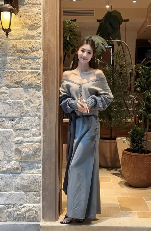 韩系穿搭设计感露肩长袖上衣秋冬2025新款设计感百搭显瘦半身裙