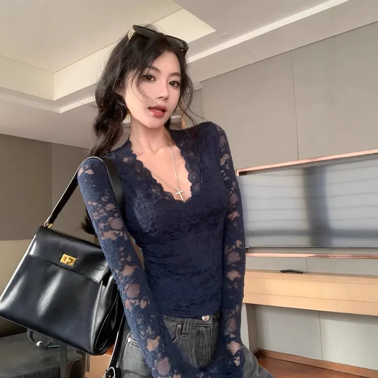 纯欲风v领长袖加绒蕾丝衫女秋冬修身内搭打底衫短款磨毛加厚上衣
