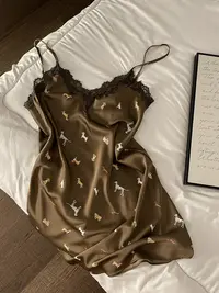 法式高级感纯欲美拉德冰丝睡裙女夏季2025新款蕾丝花边吊带连衣裙
