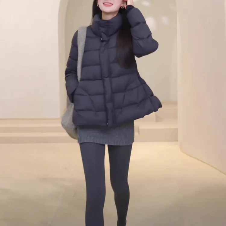 2025秋冬江南同款收腰阔型立领羽绒服女短款90白鸭绒修身显瘦防寒