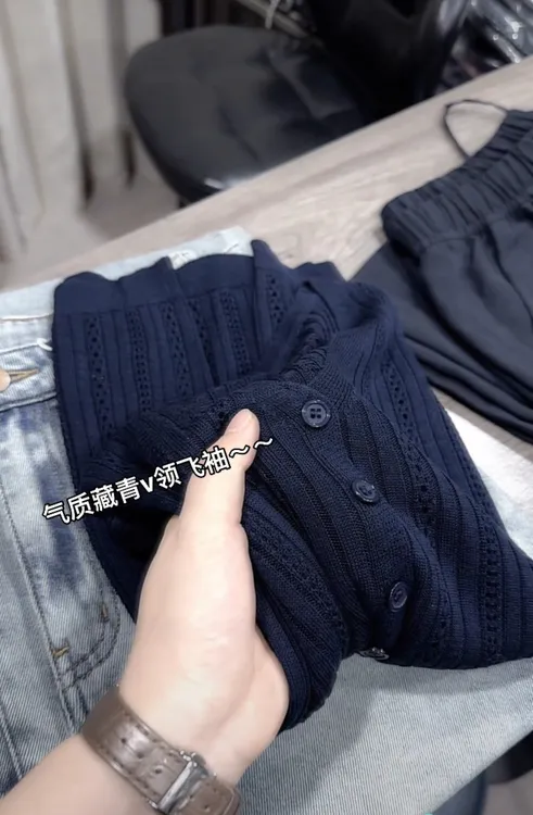 米蓝名殿!气质显瘦藏青v领飞飞袖~夏季薄款针织衫开衫195