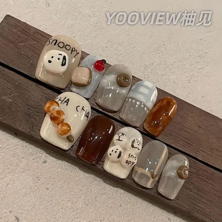 高级感穿戴甲纯手工穿戴甲小众手绘透色可爱复古显白美甲短款可