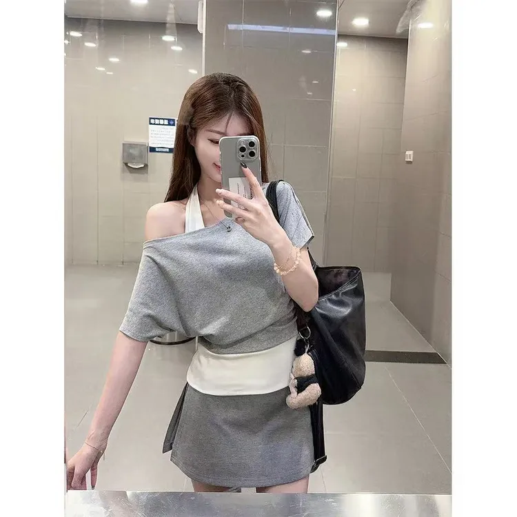 2025美式挂脖斜肩假两件短袖t恤女夏季运动宽松显瘦露肩上衣小众