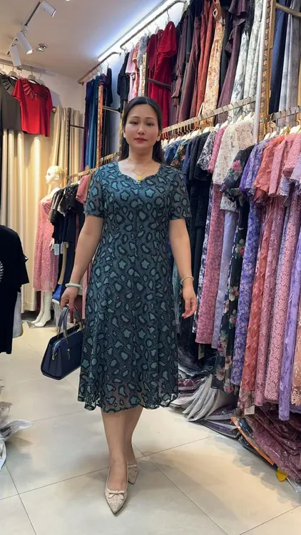 夏季女装连衣裙新款时尚妈妈装刺绣连衣裙