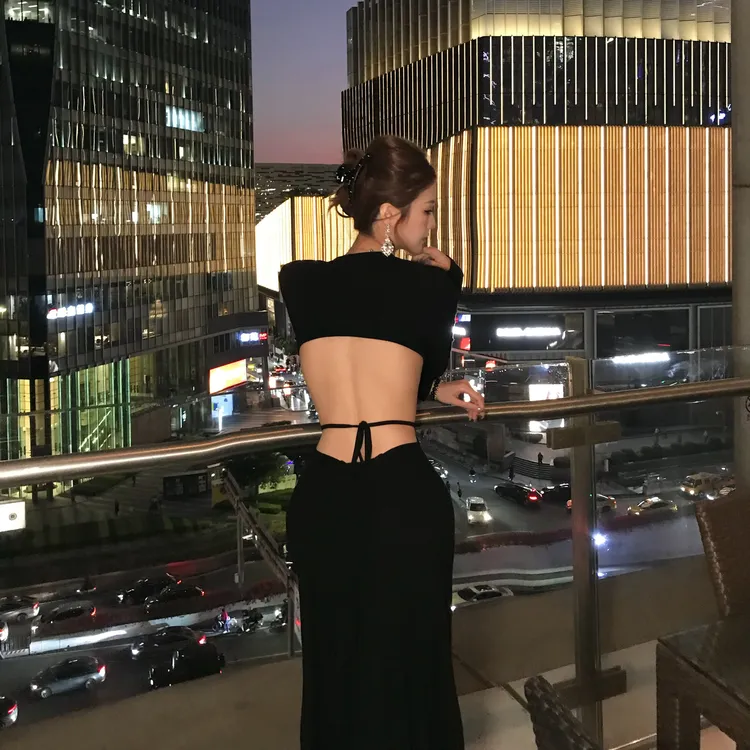 2026春季新品黑色露背长裙设计感性感修身显瘦不规则包臀12-3103