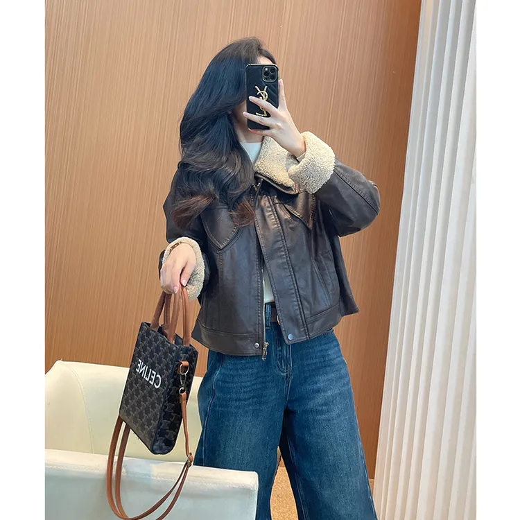 皮衣外套女款2025新款今年流行爆款加绒加厚皮毛一体冬款机车服潮