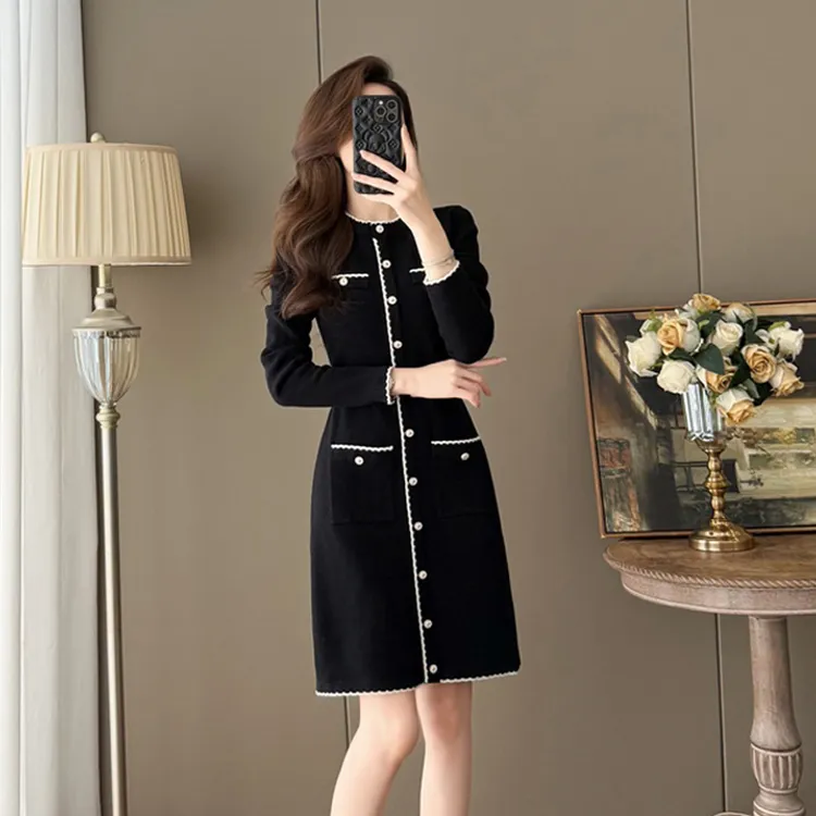 秋冬内搭连衣裙2025新款女装显瘦气质小香风黑色名媛法式针织裙子