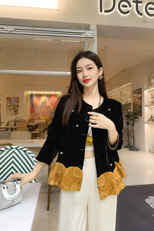 高级感丝绒拼色钉珠外套女2025秋冬新款复古减龄显瘦宽松上衣18