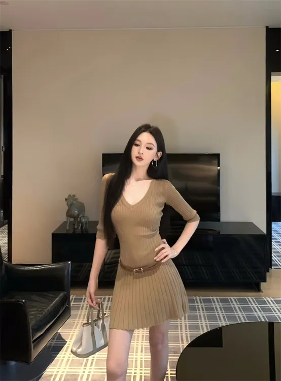 复古气质性感辣妹V领针织连衣短裙#66491