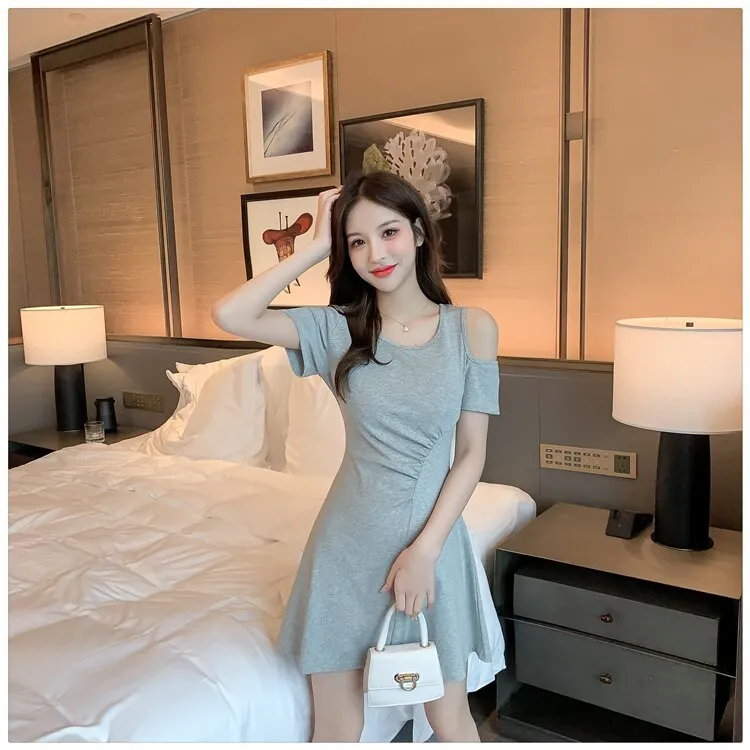 收腰显瘦露肩连衣裙春2025夏季新款韩版纯色女装法式气质短袖裙子