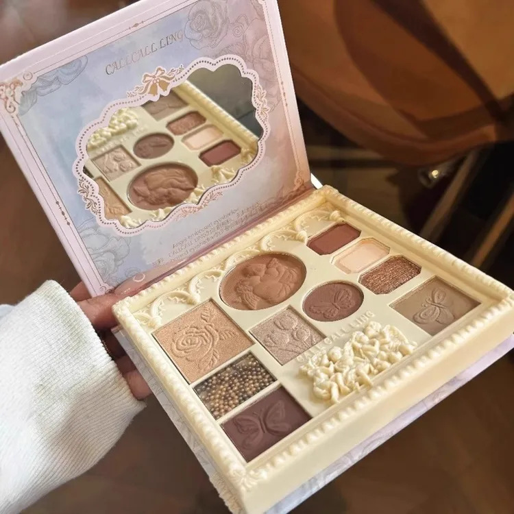 老夫的少女心！浮雕天使眼影盘大地色腮红修容一体综合盘平价学生