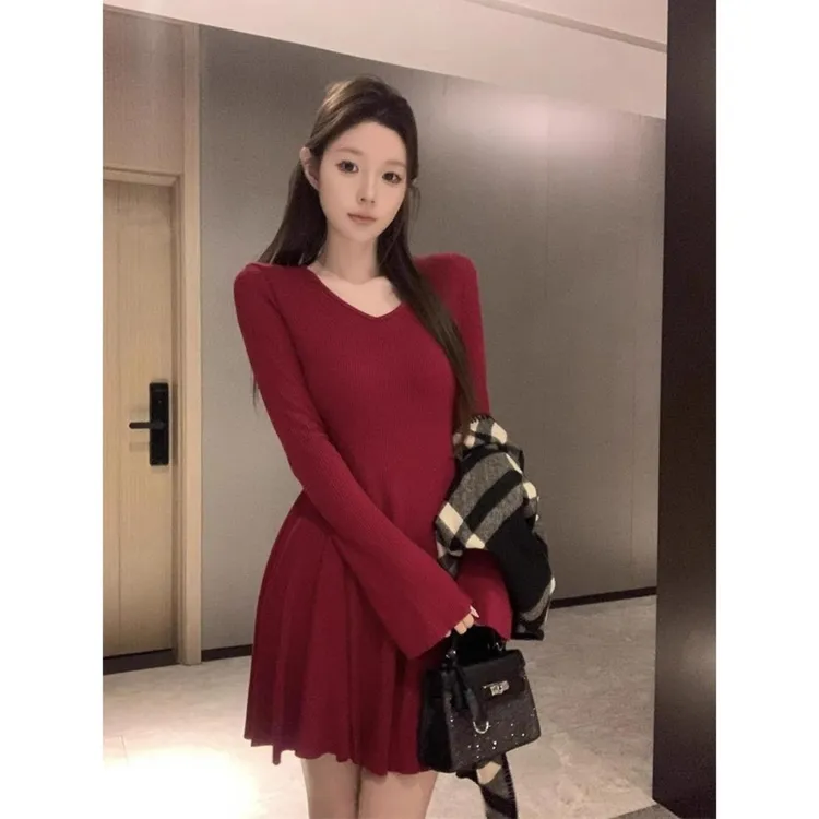 秋冬红色圣诞战袍V领连衣裙女法式辣妹大衣打底短裙新款时尚优选