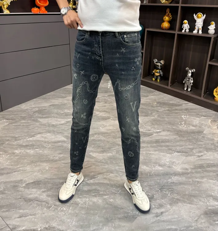 牛仔裤男款时尚男裤个性印花小脚裤潮男牛仔裤男款男士秋冬款裤子