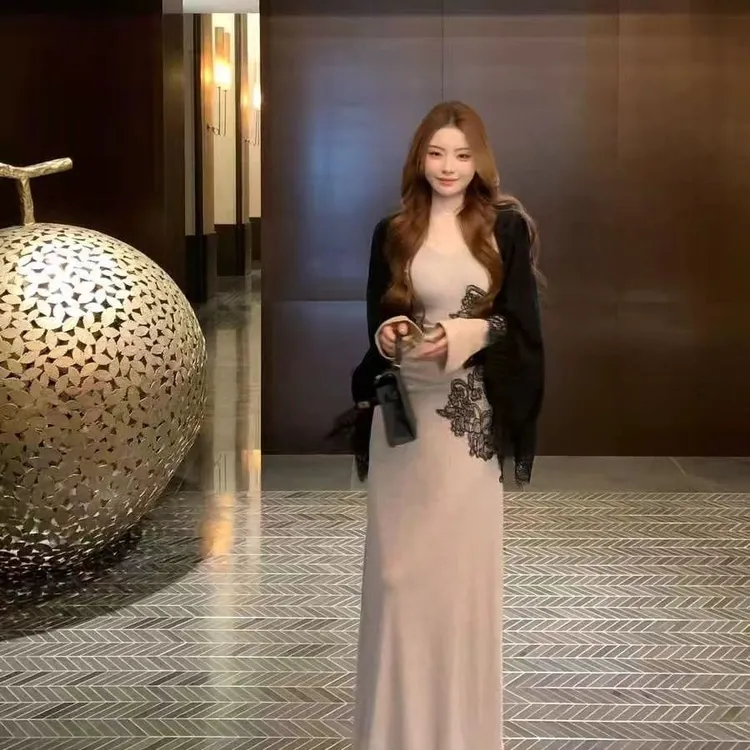 秋季新款设计感蕾丝拼接修身显瘦连衣裙气质长裙性感开叉轻奢包臀