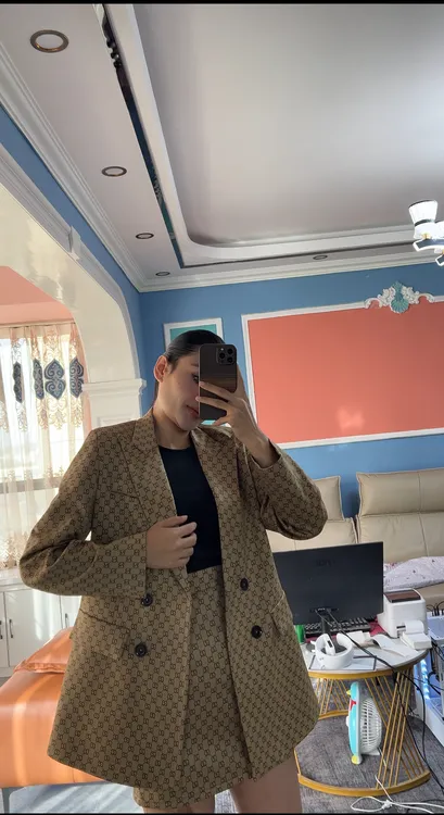长袖韩版款式西装半身裙两件套