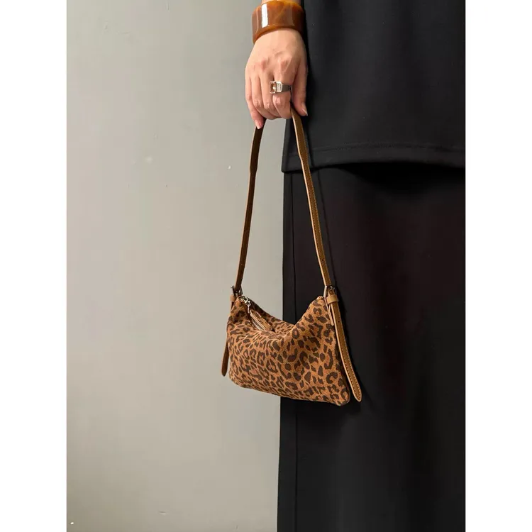 秋冬复古鹿皮绒豹纹小众设计洋气高级感腋下手机女包潮流百搭小包