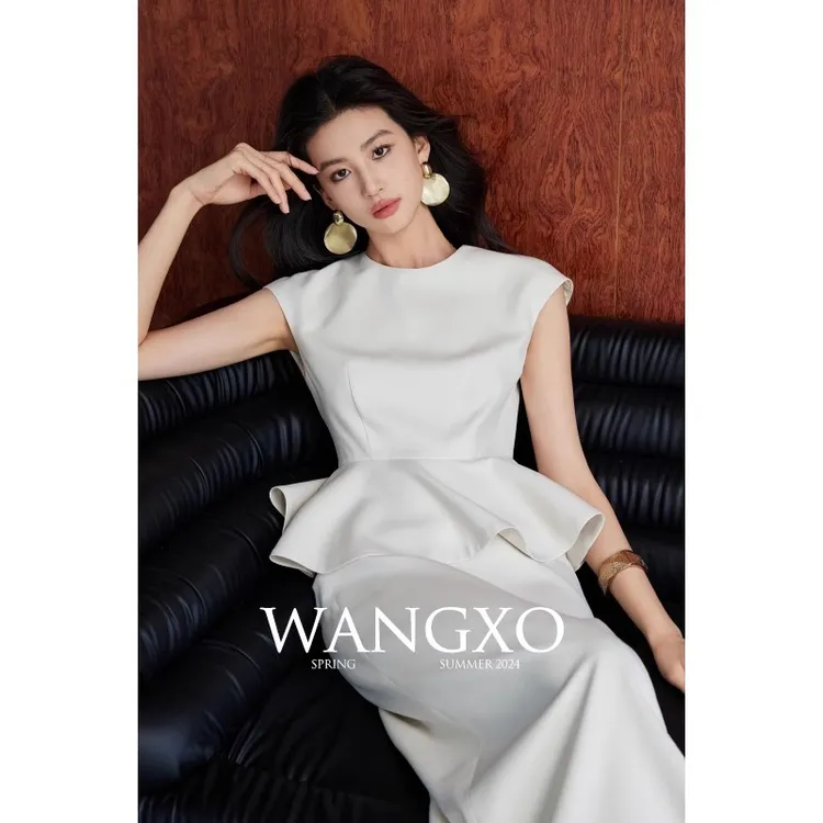 WANGXO赫本千金伞状上衣+高腰半裙套装 240288S
