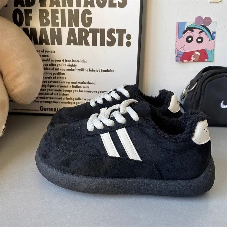 加绒爆款百搭小众厚底板鞋女秋季2025新款面包鞋轻便休闲运动鞋子