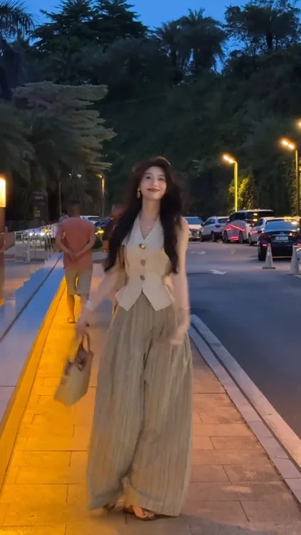 老钱风穿搭套装扭扣无袖背心马甲上衣女夏季休闲条纹阔腿裤两件套