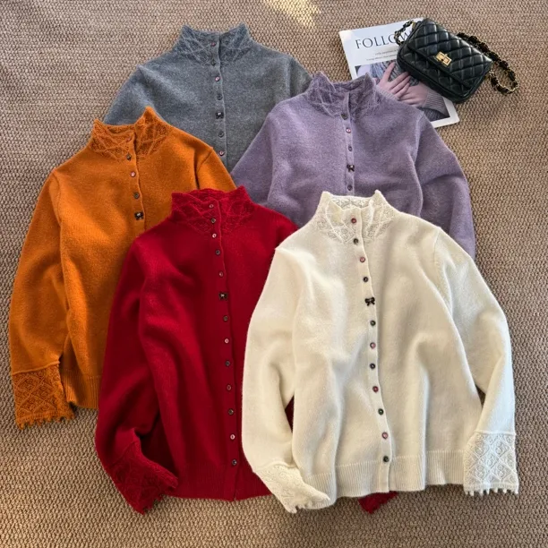 ［春春定制］新款韩版百搭修身显瘦时尚雕花立领单排扣针织开衫7108