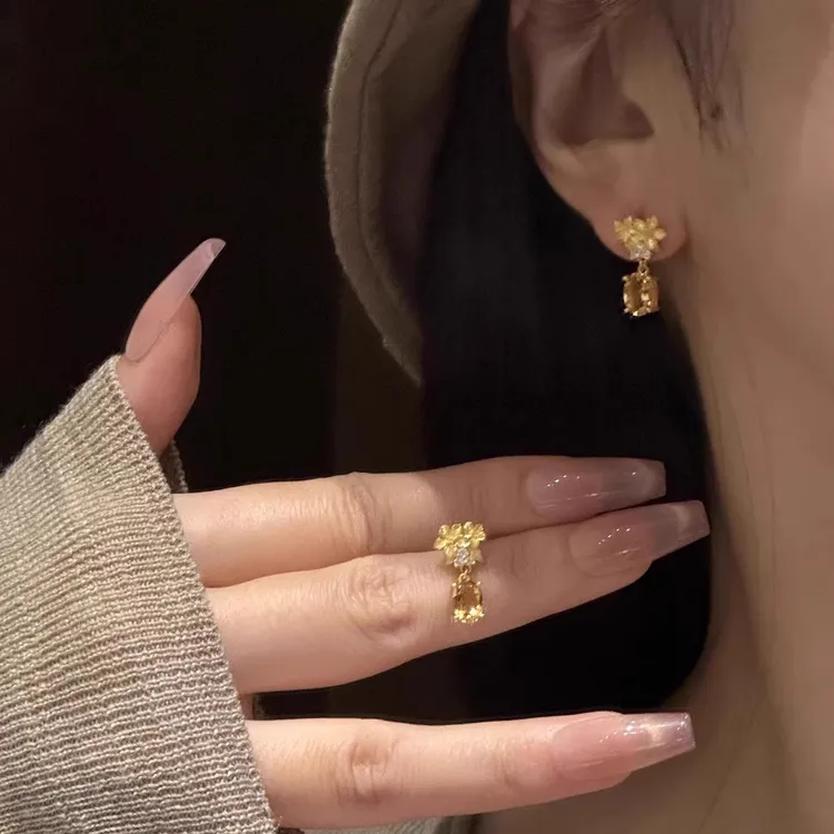 铜合金耳饰 清冷感金色花朵吊坠耳环女2025新高级感轻奢小众耳钉 
