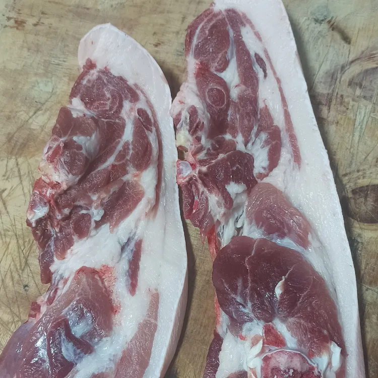 【顺丰包邮】农家黑毛土猪肉前腿肉梅花肉生鲜土黑猪肉带骨一刀切