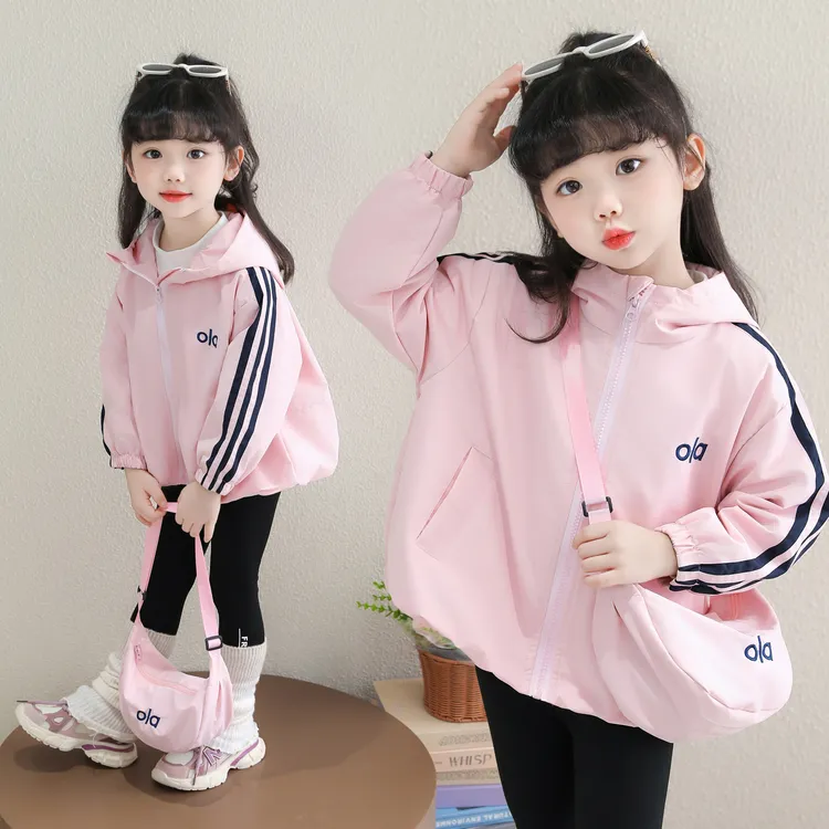 女童外套2025春秋新款儿童洋气休闲冲锋衣宝宝连帽上衣小女孩秋装