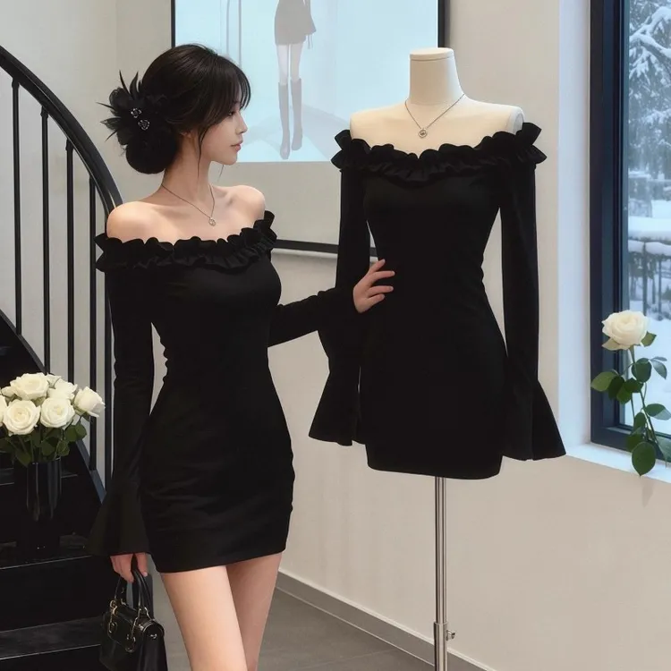 甜辣纯欲一字肩连衣裙女2025秋喇叭袖新款荷叶边露肩紧身包臀短裙